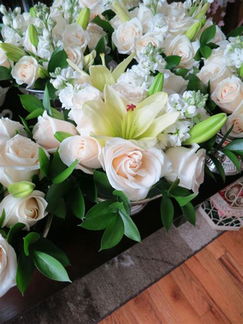 Shop our stunning bulk flowers for your big day at prices that will steal your heart. My beautiful Sam's Club flowers! - Weddingbee