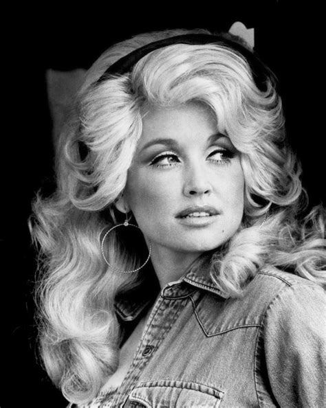 20 Beautiful Portrait Photos of Dolly Parton in the 1970s ...