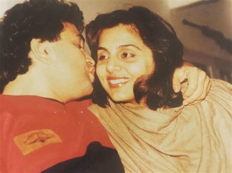 Romantic Throwback Rishi Kapoor And Neetu Singh In A Loved Up Picture From 1989
