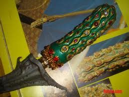 Keris taming sari adalah keris yang dipunyai oleh taming sari. HHalem: Kecoh Di Kuala Kangsar. Keris Taming Sari ...