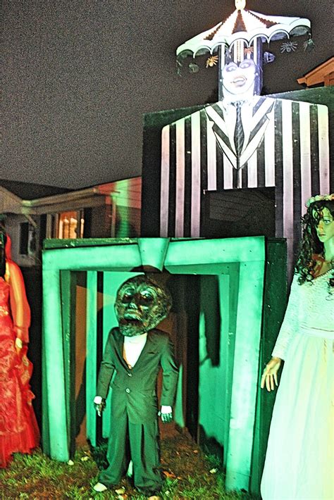 The Beetlejuice Halloween House Livonia Michigan Amazing Decorations