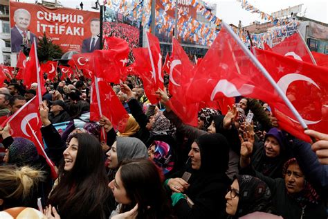 Turkish political parties sway voters with infrastructure pledges in local elections | Foreign Brief