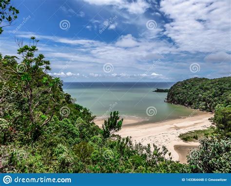 The strand is strangely built, seemingly into a hillside overlooking much of a wonderful large, busy neighborhood that is filled with shops, restaurants, and. Malaysia - Versteckter Strand Stockfoto - Bild von ...