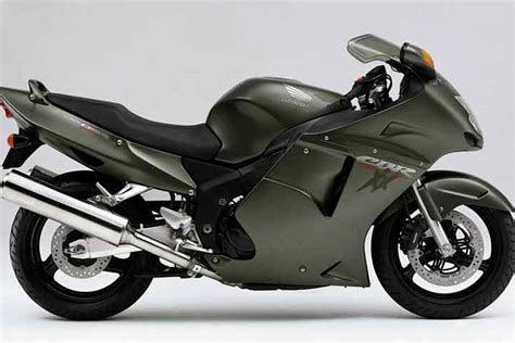 Great bike, more than meets the eye! HONDA CBR1100XX SUPER BLACKBIRD (1997-2005) Review | MCN