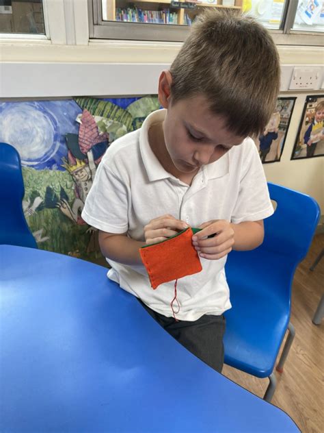 Kapow Primary On Twitter Rt Southfieldy2 Joining Fabric To Make Our Pouches Using Running