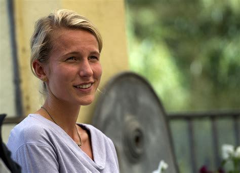 Sara christina wedlund (27 aralık 1975 doğumlu) vällingbyi̇sveç i̇sveçli bir eski uzun mesafe ve kros koşucusu1990'ların ortalarında o zamanki en başarılı i̇sveçli kadın koşuculardan biri olarak başarılar. Sarah Lahti är redo för OS i Rio | Marathon.se