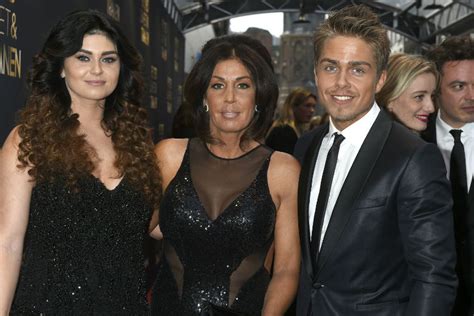 Dé vraag waar heel showbizz nederland het antwoord op wil weten. Rachel Hazes wenst verzoening André en Roxeanne voor ...
