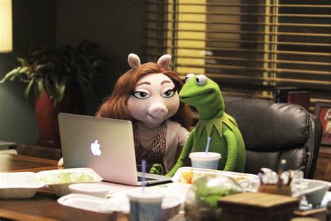 Review The Muppets Pig Girls Dont Cry Pilot