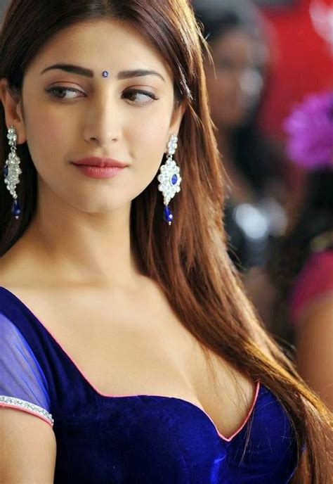 Shruti Hasan In An Item Song Pimple Dimple From Yevadu Connecting