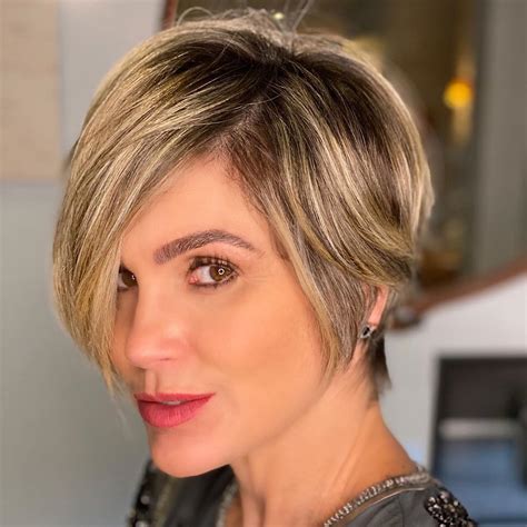 Flávia Alessandra surge de visual novo Saudade de cuidar do cabelo