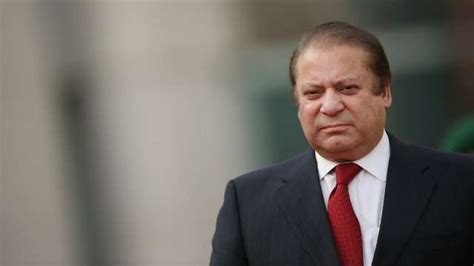 panama papers scandal nawaz sharif returns to pakistan to face charges