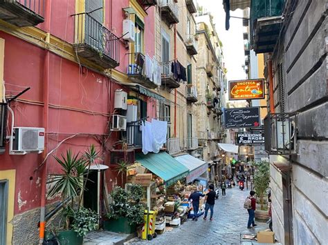Cosa Vedere Nei Quartieri Spagnoli Di Napoli World Trips