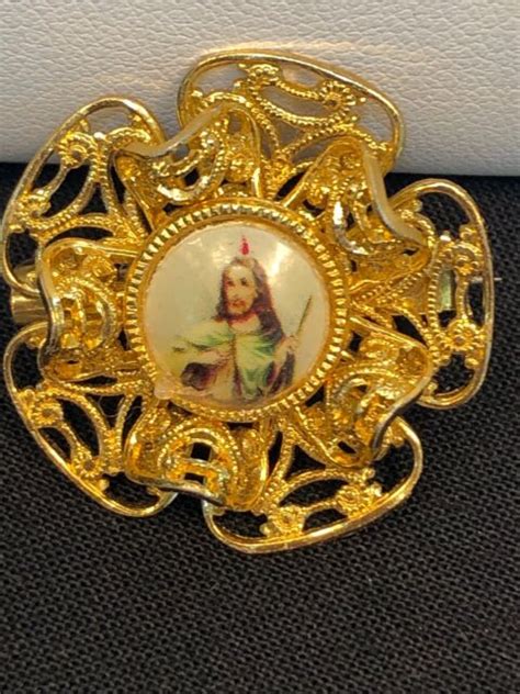 Vintage Beautiful Jesus Catholic Christian Pin Brooch Gold Tone Good