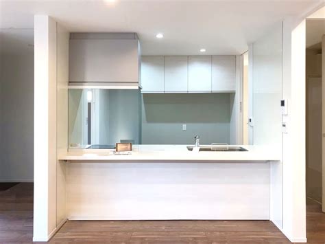 7 definitions matched, 144 related definitions, and 64 example sentences スクエアタイプ、シックでかっこいいお家 白を基調とした ...