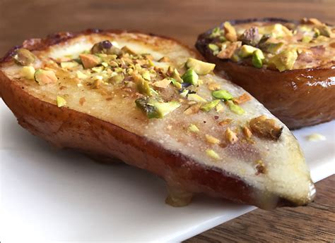 Roasted Pears With Brie And Pistachios Foodiddy