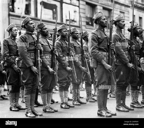 Soldados Negros Cantando Himno Nacional Fotografías E Imágenes De Alta