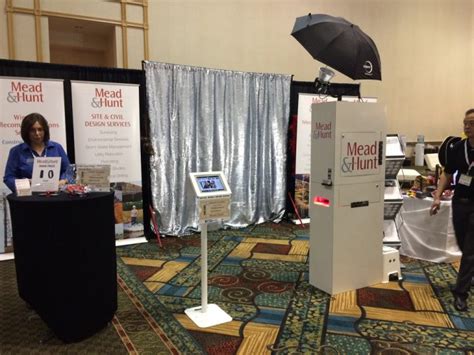 Ultra Social Booth With Social Media Kiosk With Silver Sequins 1024x768 Orlando Photo Booths