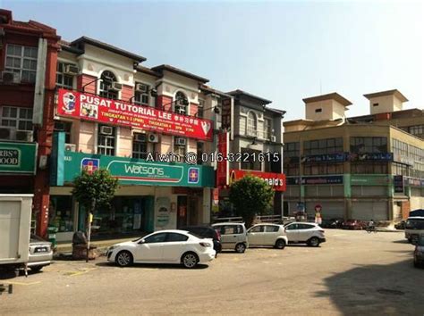 Subang jaya lrt station is 800 yards from the property and the nearest airport is sultan abdul aziz shah airport, a 6.8 miles drive away. Shop for Rent in USJ 10, Taipan Business Centre, Subang ...