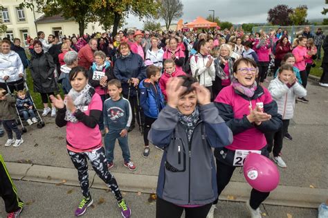 Mirecourt 500 Marcheurs Roses Pour La Lutte Contre Le Cancer