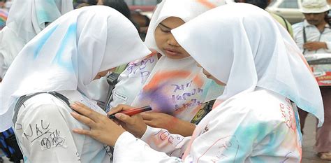 Planned Virginity Tests Ignore Reality For Indonesias Youth