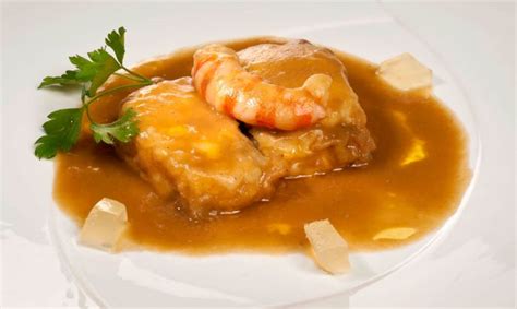 Acompañemos la merluza con unos espárragos blancos. Receta de Merluza en salsa de puerros con gelatina de ...