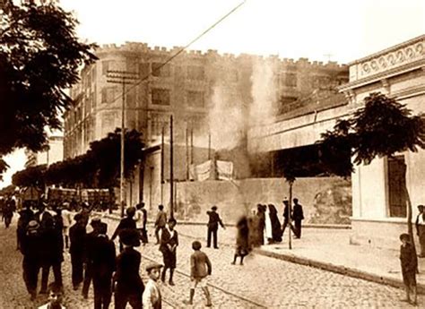 Talleres vasena pertenece a la clase de sitios que posibilitaría a un grupo (los obreros) mantener un sentido de conexión con sus raíces en el pasado, y que justamente por eso suelen ser utilizados. Aniversario de la "Semana Trágica" | UOM Seccional Vicente ...