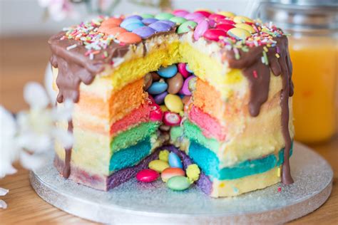 Frittierte hefeteilchen mit fruchtiger lemon curd.der krosse, aber gleichzeitig auch fluffige teig in verbindung mit der frischen zitronencreme ist ein absoluter hochgenuss. Regenbogentorte mit Lemon Curd - Backe Backe Kuchen