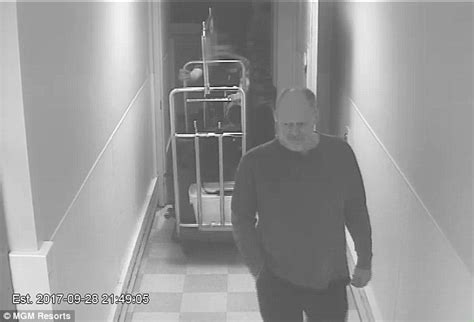 Mandalay Bay Security Cameras Show Stephen Paddock S Movements Daily Mail Online