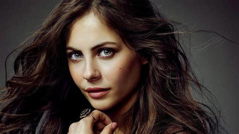 26 Actress With Brown Hair And Green Eyes