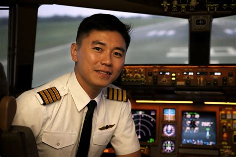 الضمير تسلية مدرس مدرسة Philippine Airlines Pilot Uniform