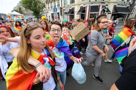 près de 3 500 personnes à la gay pride d après les organisateurs la voix du nord