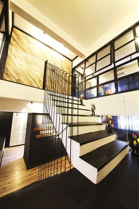 Amazing modern staircase design ideas, including open sided staircases, floating staircase designs, modern spiral staircases, plus bespoke spinals. Bedok Reservoir | Staircase architecture, Stairs design, Apartment interior design