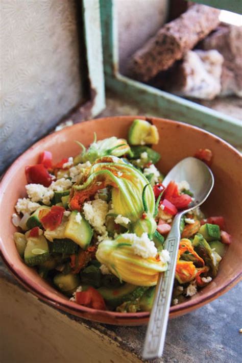 Jun 24, 2015 · squash blossoms are also sometimes called zucchini flowers, but they can come from any summer or even winter squashes. TRADITIONAL MEXICAN RECIPES: Mexican Squash Blossom Sauté
