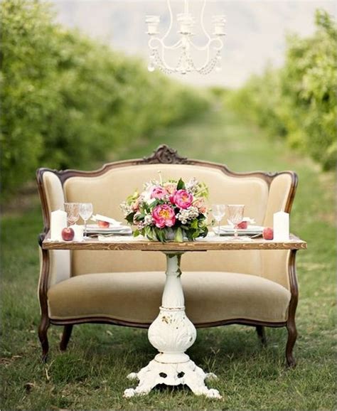 18 Vintage Wedding Sweetheart Table Decoration Ideas