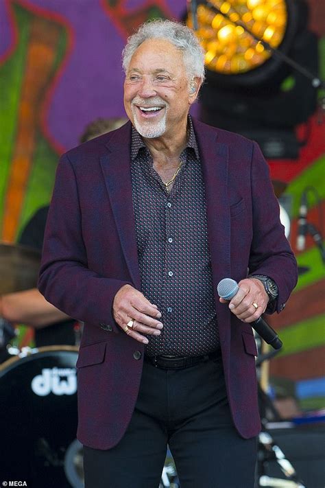 Tom Jones 78 Proves Hes Still A Sex Bomb After An Excited Fan Hurls