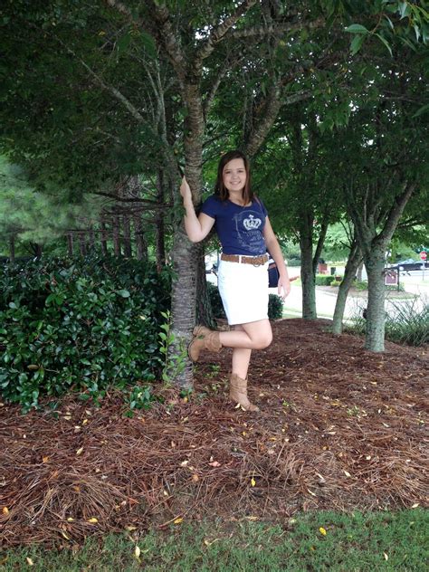 Ide outfit hijab liburan ke pantai untuk remaja. juliana grace: Summer OOTD- Navy w/ Brown | Ootd summer ...