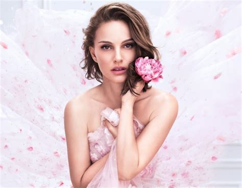 Η Natalie Portman είναι το πρόσωπο του Miss Dior Rose Nroses Video