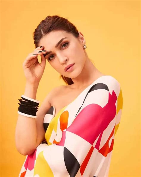 Photos Kriti Sanon Flaunts Her Beauty In Floral Saree See Her Beautiful Pics Here