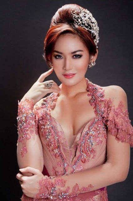 Maria Selena Sexy And Transparan Kebaya 02 Indonesian Kebaya Indonesian Girls Couture