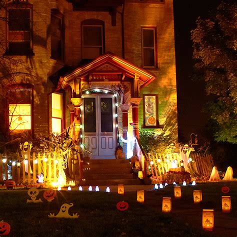 The unique home design is combine style with simplicity. SPOOKY OUTDOOR DECORATIONS FOR THE HALLOWEEN NIGHT ...