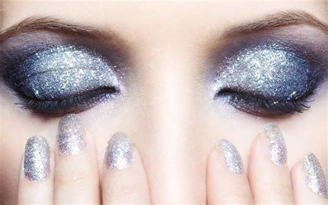 10 Best Silver Glitter Eyeshadow Looks And How To Wear Them Find This