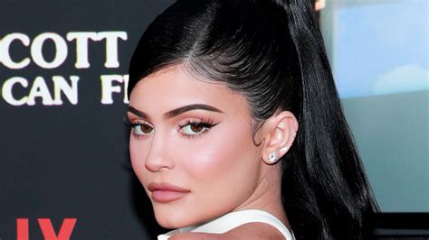 Kylie Jenner Debuts Minimal Pink Manicure With Crystals Allure