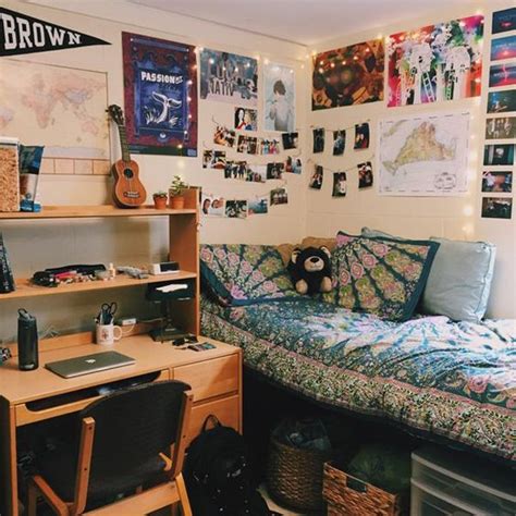 20 Brilliant Dorm Room Organization For Everything You Want Homemydesign Dorm Room