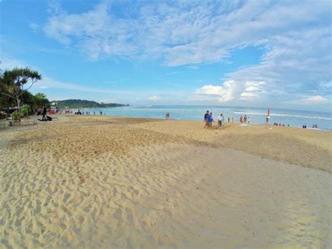 Pelabuhan ratu adalah pantai yang cukup terkenal di sukabumi, jawa barat. Alamat dan Tiket Masuk Pantai Sawarna Tanjung Layar Banten