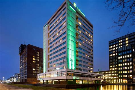 Crowne plaza is about a 33 min walk and also has shuttle service to disneyland. Holiday Inn Amsterdam-Zuid en Crowne Plaza Schiphol ...