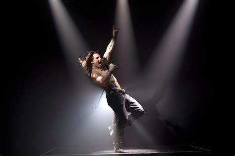 Review ‘rock Of Ages A Musical Starring Tom Cruise The New York Times