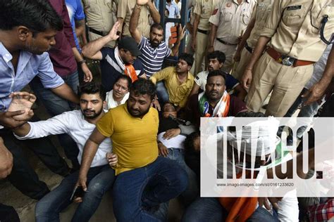 New Delhi India June 20 Delhi Police Detains Iyc Workers As They