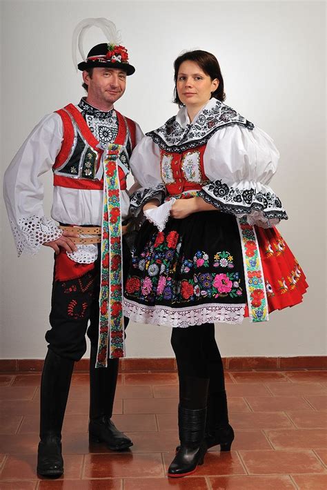 The costume chosen here shows up in both romania and the republic of moldova. Pin on Słowianie4