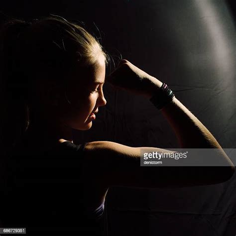 Girl Biceps Photos Et Images De Collection Getty Images