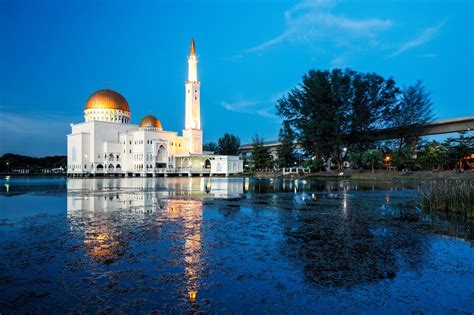 The puchong perdana mosque is a mosque in puchong perdana township in puchong, selangor, malaysia near puchong lake. The Puchong Perdana Mosque During the Blue Hours of ...